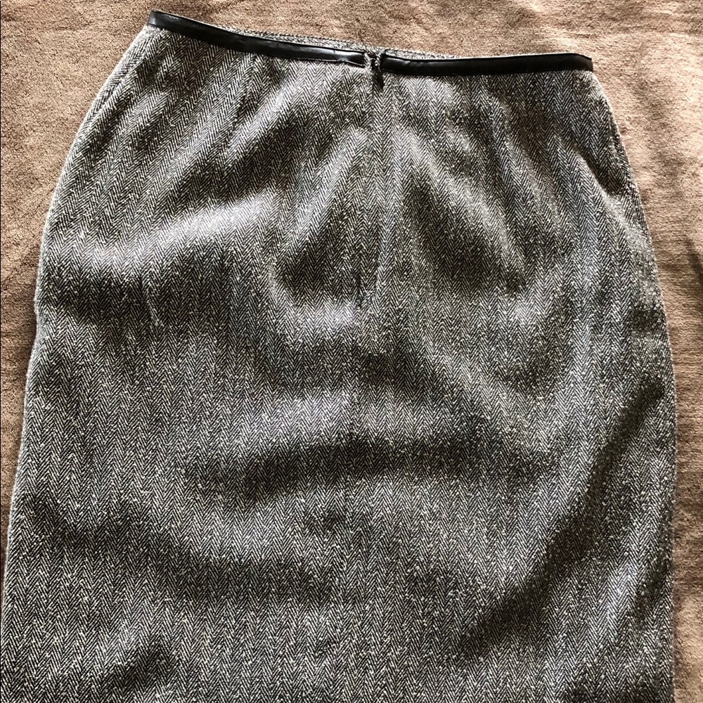 Worthington Essentials beautiful skirt- size 6 - Picture 2 of 3